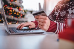 La DGCCRF alerte sur la dangerosité de certains articles de Noël achetés sur des plateformes de vente en ligne