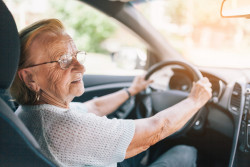 Une visite médicale pour les conducteurs de 70 ans et plus en débat