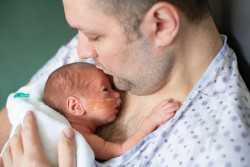 Création d’un congé paternité en cas d’hospitalisation de l’enfant après sa naissance