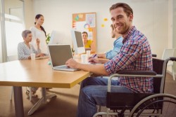 Travailleurs handicapés : comment mettre en place le dispositif d’emploi accompagné ?