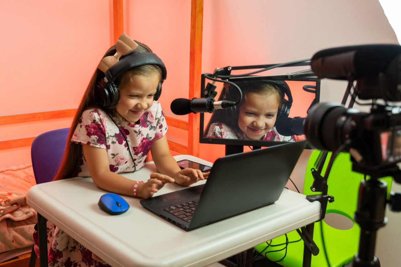 Une loi pour encadrer le travail des enfants youtubeurs