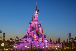 Disneyland Paris : pas de réouverture avant le 2 avril