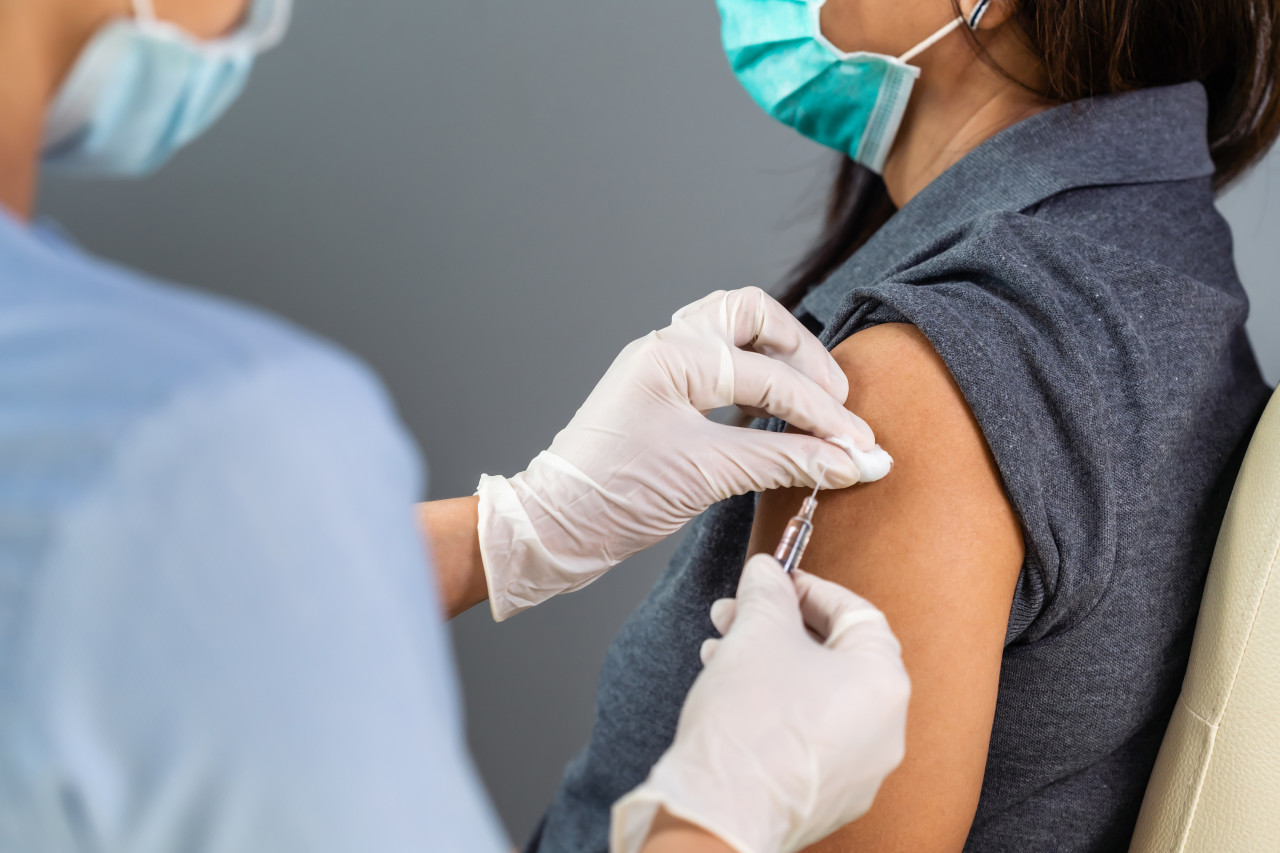 Covid-19 : une seule dose de vaccin serait suffisante pour les anciens malades