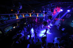 Covid-19 : les discothèques pourront rouvrir le 9 juillet