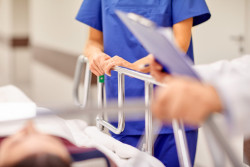 Urgences : le nouveau forfait payant pour les patients reporté en 2022 