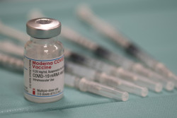Le vaccin Moderna n'est plus autorisé en 3e dose