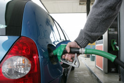 Hausse des prix de l’essence : un chèque carburant bientôt créé ?