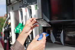 Pourquoi votre carte bancaire peut-elle être refusée à la station-service ?