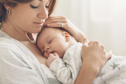 Un entretien postnatal précoce sera bientôt obligatoire pour prévenir les dépressions post-partum