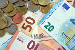Billets en euros et pièces de 2 euros : du changement d’ici 2024