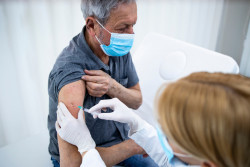 Covid : la 4e dose de vaccin ouverte aux 60 ans et plus
