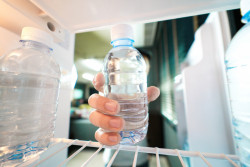 Pourquoi vous ne devez pas réutiliser votre bouteille d'eau