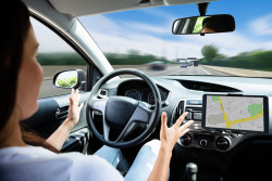Voiture autonome : conduire sans les mains désormais autorisé
