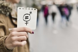 Favoriser l’égalité femmes-hommes : les annonces du gouvernement