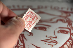 Fin du timbre rouge : pourrez-vous encore utiliser ces timbres en 2023 ?