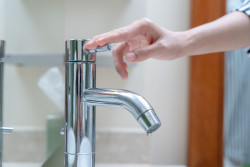 Eau du robinet : la consommation interdite dans 4 communes