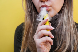 Cigarettes électroniques : les puffs bientôt interdits