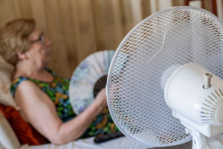 Canicule : comment protéger les seniors des fortes chaleurs ?