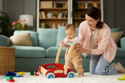 Assistante maternelle ou nounou à domicile : combien ça coûte ?