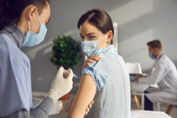 Covid : la nouvelle campagne de vaccination débute le 2 octobre