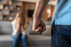 Violences conjugales : tout savoir sur l’aide d’urgence pour les victimes
