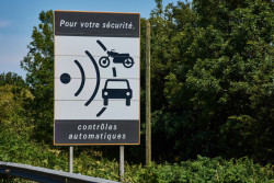 Radar : non, les panneaux de signalisation ne sont pas obligatoires, rappelle le gouvernement