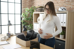 Congé maternité : l’employeur ne peut pas lancer une procédure de licenciement