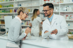 Sans carte vitale, le pharmacien peut-il refuser de vous délivrer des médicaments ?
