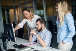 Travailler le 1er novembre : salaire, sanction… Tout savoir