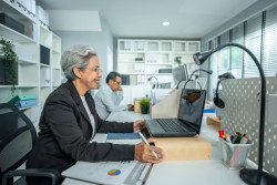 Emploi des seniors : CDI seniors, reconversion... Ce qui va changer