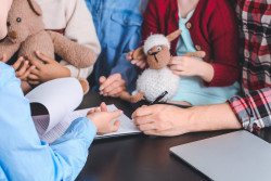 Adoption : l’attestation d’honorabilité est désormais obligatoire