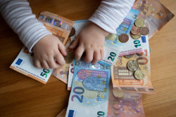 Allocations familiales 2026 : votre montant va augmenter