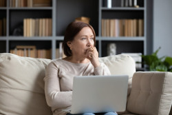 Pension de réversion : y a-t-on droit si son conjoint décède avant la retraite ?