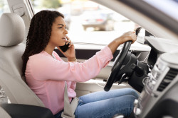 Téléphone au volant : votre permis bientôt suspendu ?