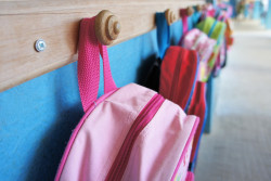 Uniforme à l’école : l’expérimentation tient-elle ses promesses ?