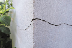 Sécheresse et fissures : quelles aides pour votre maison ?