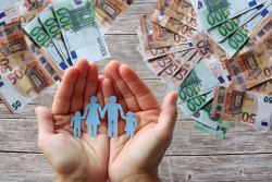 APL, allocations familiales… Quels étrangers seraient concernés par le délai de carence&nbsp;?
