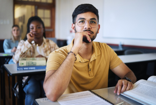 Titre de séjour étudiant : peut-on travailler en France ?