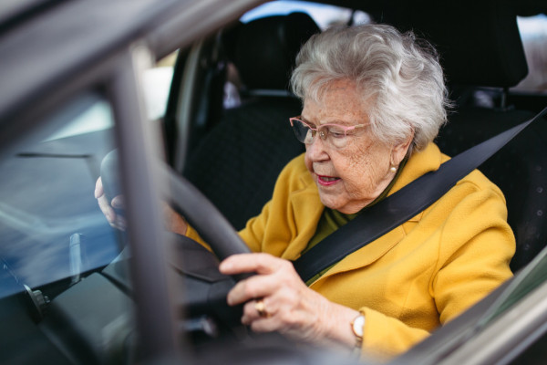 Permis de conduire senior : un médecin peut-il l'interdire ?