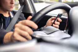 Téléphone au volant : amende, retrait de points et sanctions