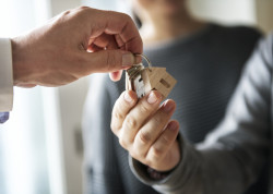 Acheter une résidence secondaire à plusieurs : avantages et inconvénients