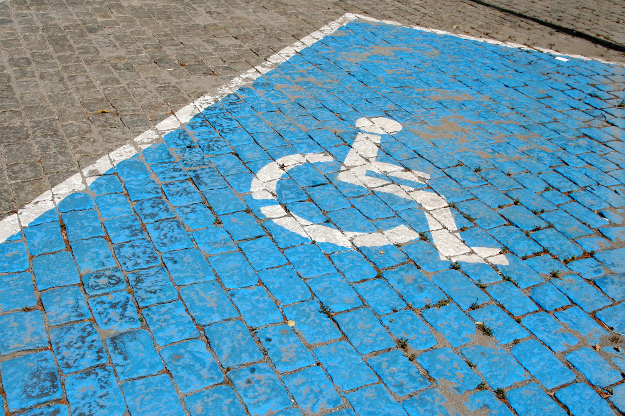 Stationnement handicapé – AUTONOME