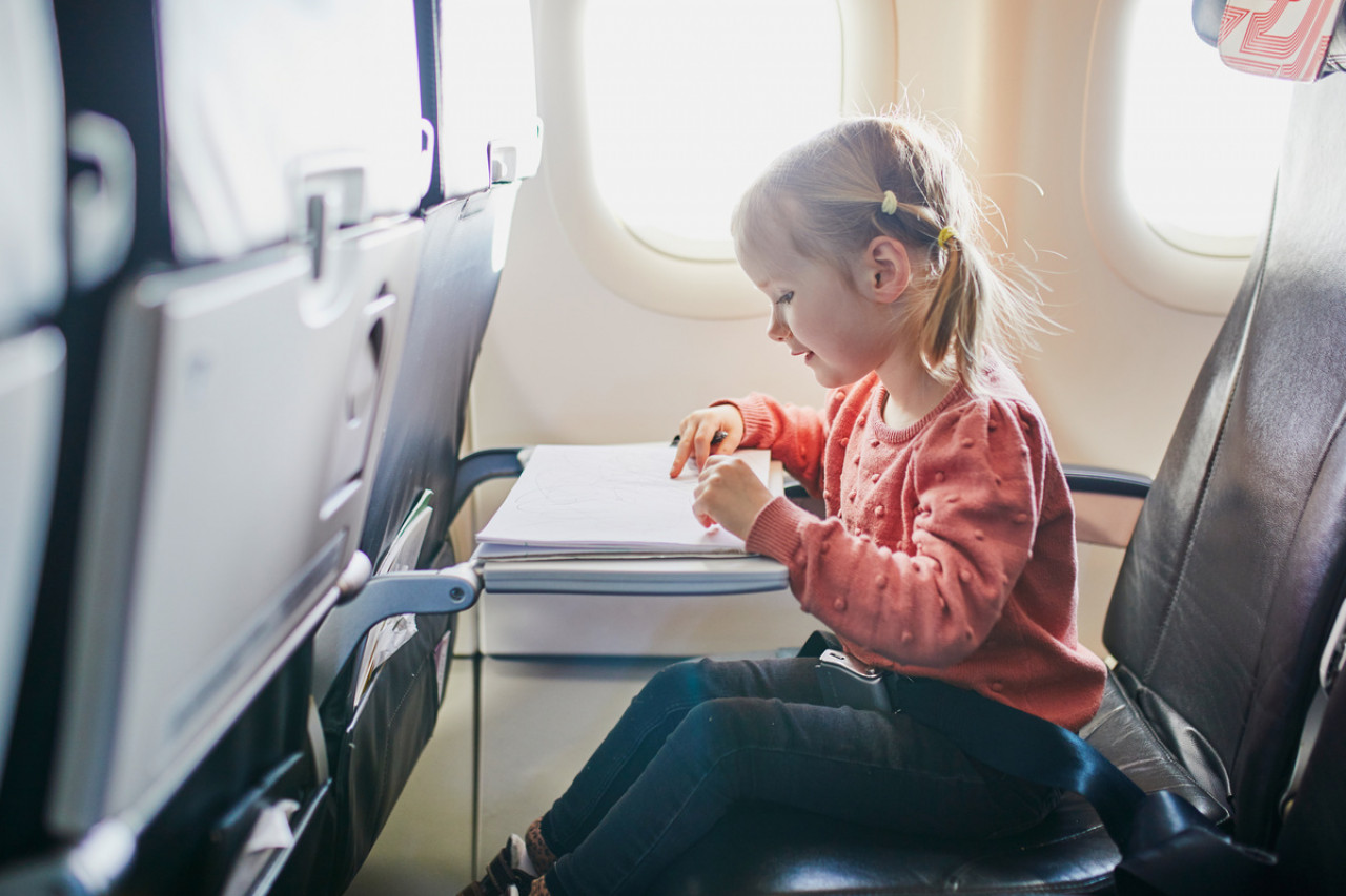 Enfants : à partir de quel âge peuvent-ils prendre l'avion seuls