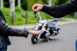 Achat moto d'occasion entre particuliers : check-list complète