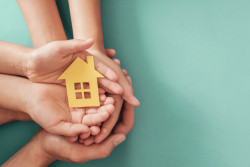 Transmettre sa maison : comment fonctionne la donation nue-propriété ?