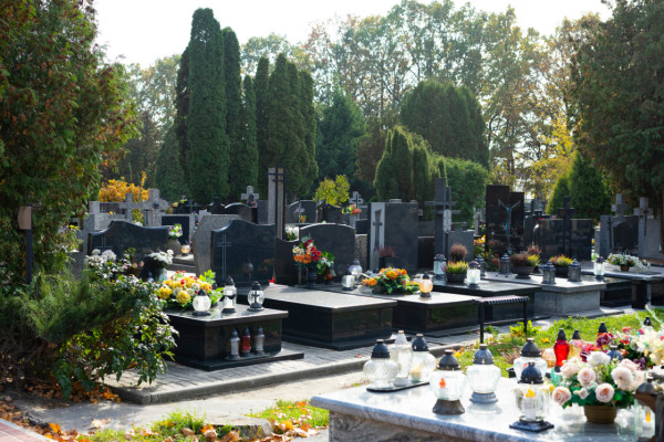Décès : quel est le prix d’une place au cimetière ?