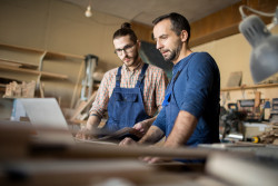 Comment déclarer les revenus provenant de la vente de biens achetés ou fabriqués ?