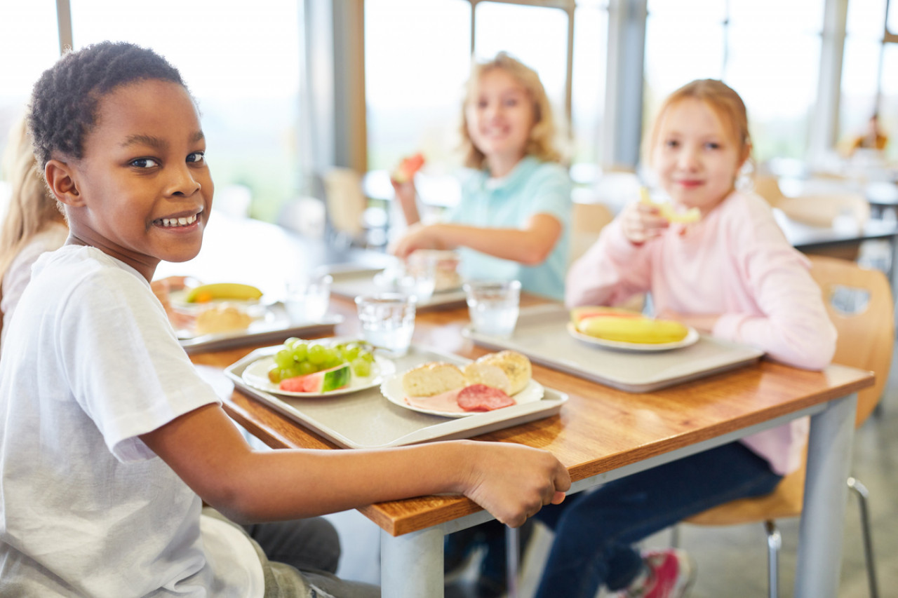 Cantine scolaire : règles de vie, régimes alimentaires et tarifs