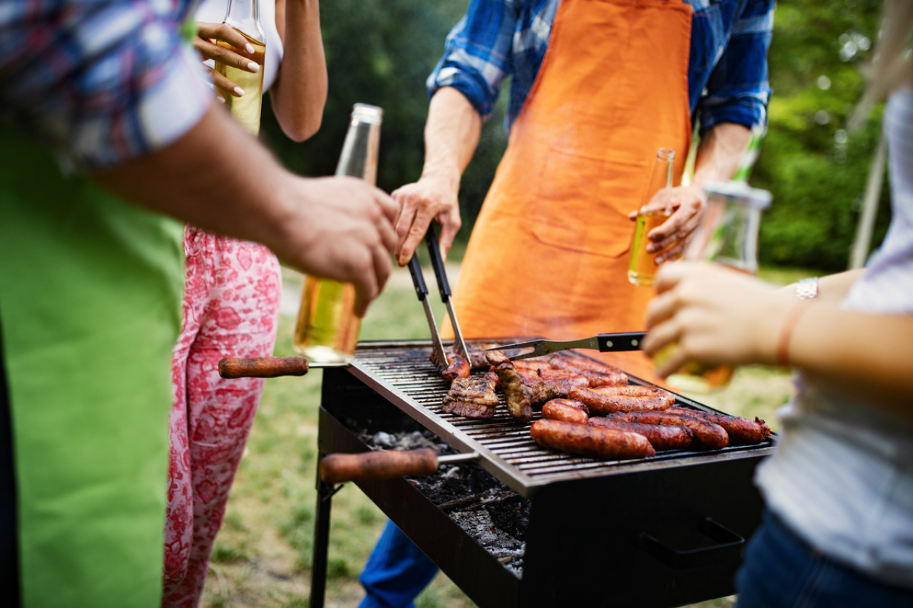 Barbecue et voisins : réglementation, distance, balcon, nuisances…
