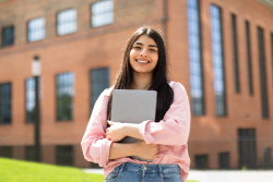 Étudiant étranger : demander une autorisation provisoire de séjour après un diplôme